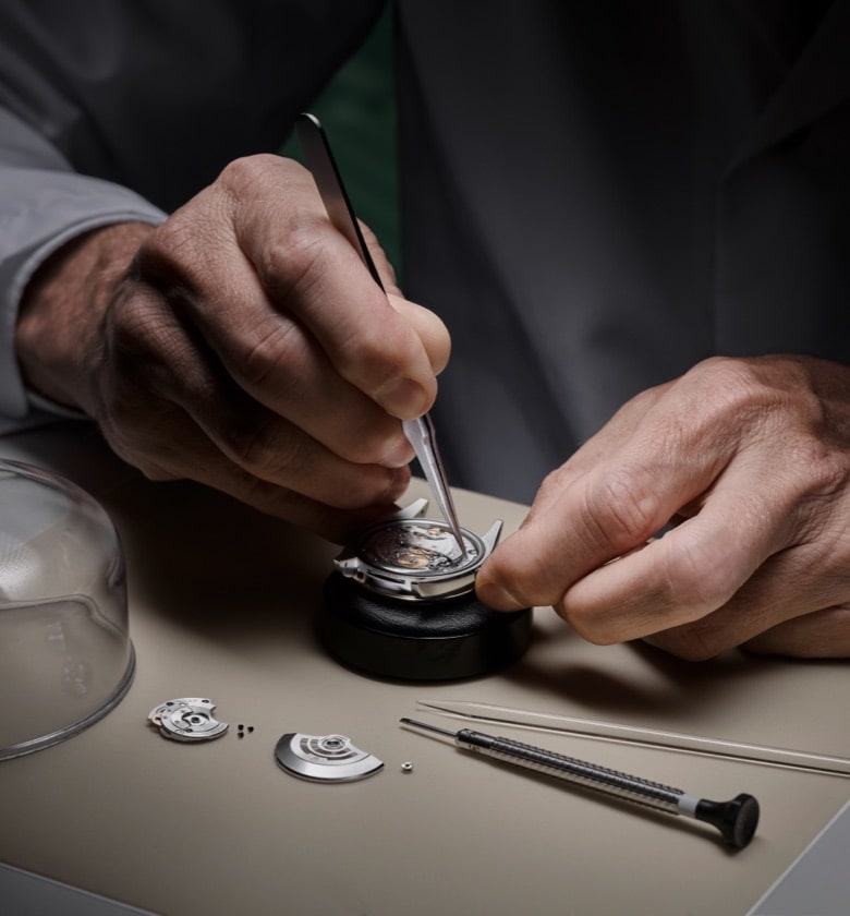 rolex servicing sav 1910dh 005 portrait min.jpg