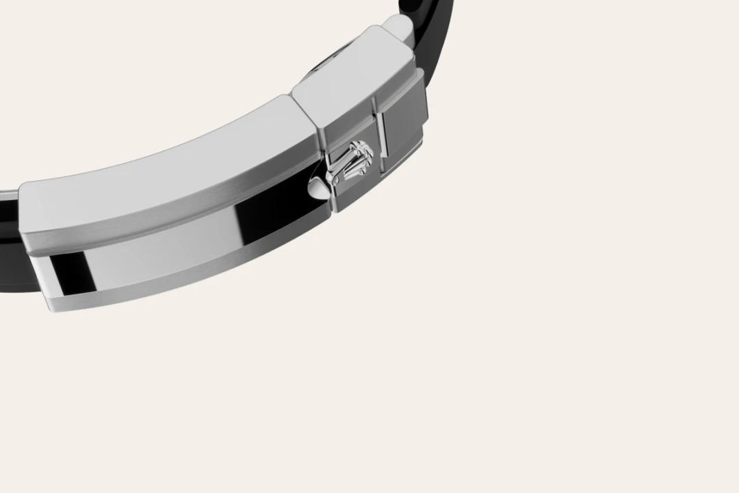 Yacht-Master 42 10 anim bracelet material portrait 226659 ym42 oysterflex black 0104