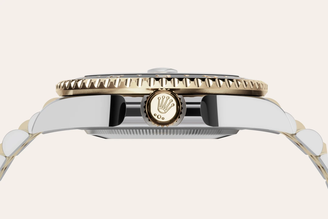 GMT-Master II 14 m126713grnr 0001 060 1.webp