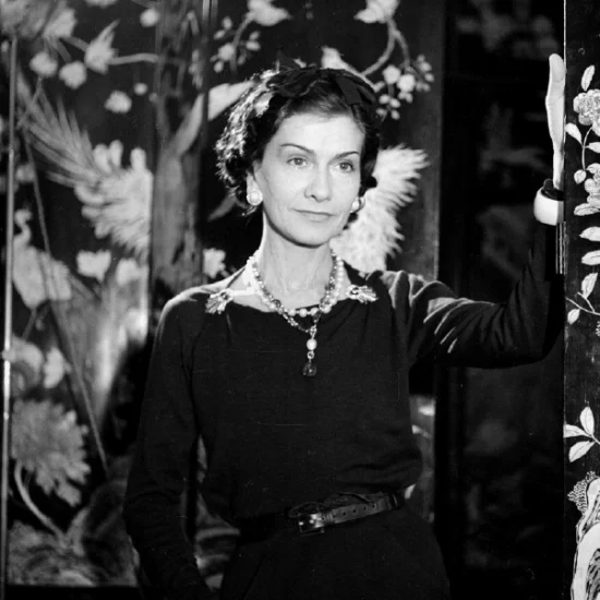 Iconos Eternos y las Joyas que las Acompañaron